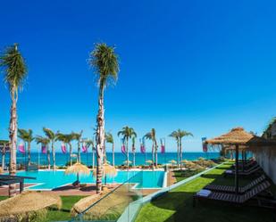 Piscina de Dúplex en venda en Mijas amb Aire condicionat, Terrassa i Alarma