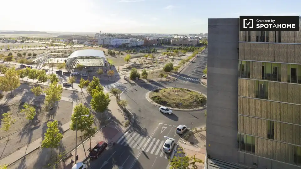 Vista exterior de Pis per a compartir en Madrid amb Aire condicionat, Calefacció i Moblat