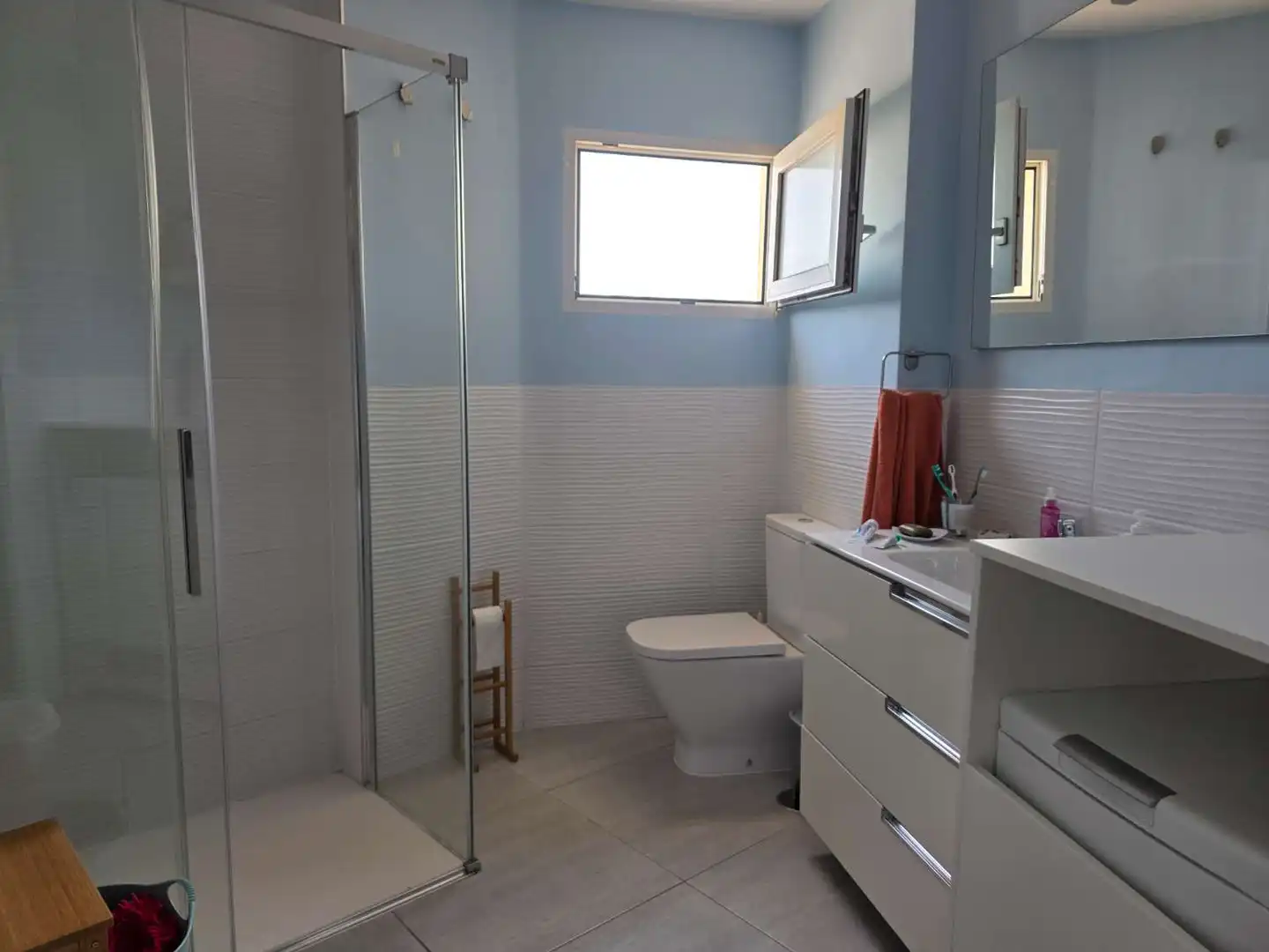 Bany de Apartament en venda en Torrox amb Aire condicionat, Calefacció i Piscina