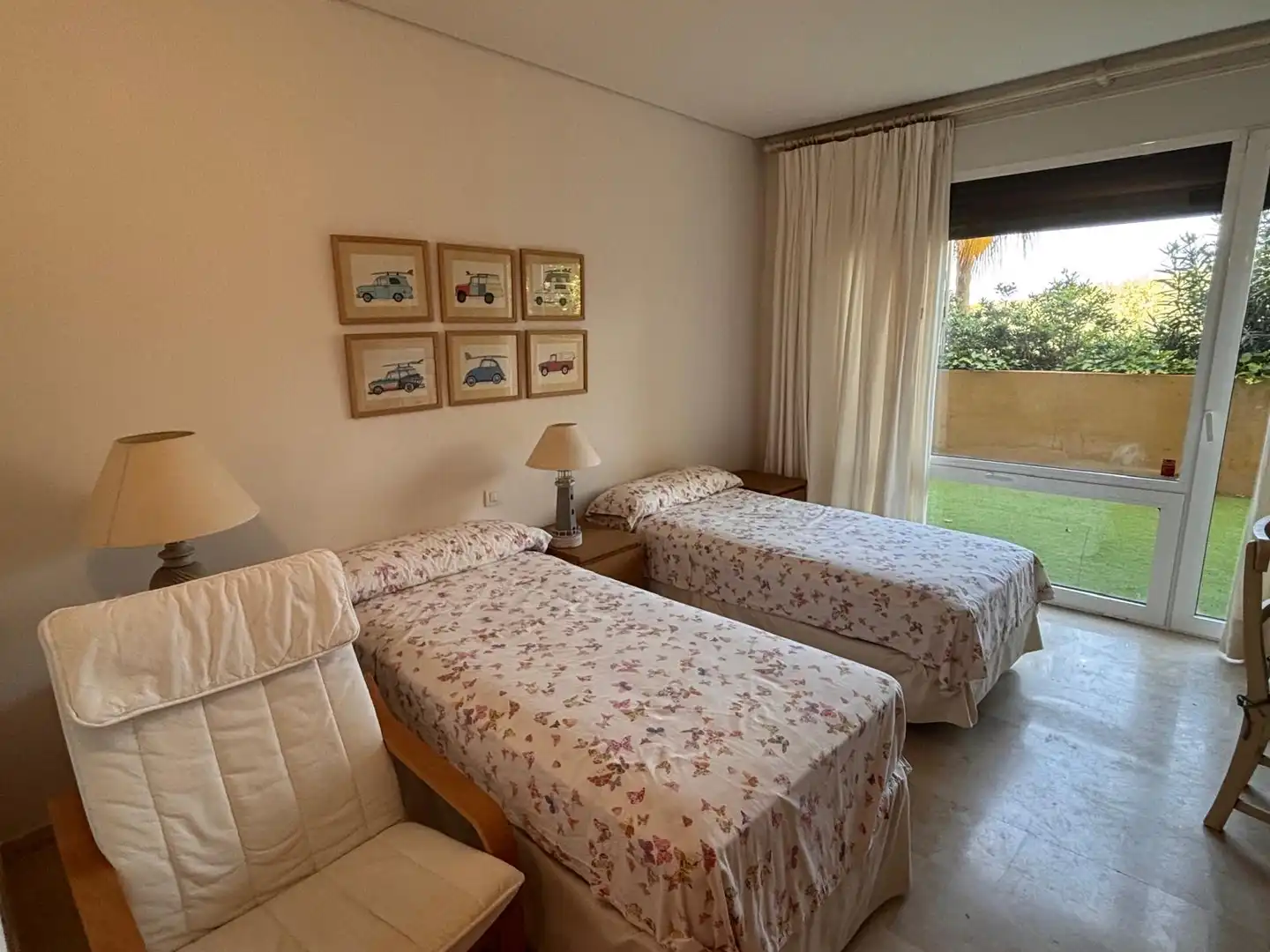 Schlafzimmer von Wohnung zum Verkauf in Sotogrande mit Klimaanlage, Heizung und Privatgarten