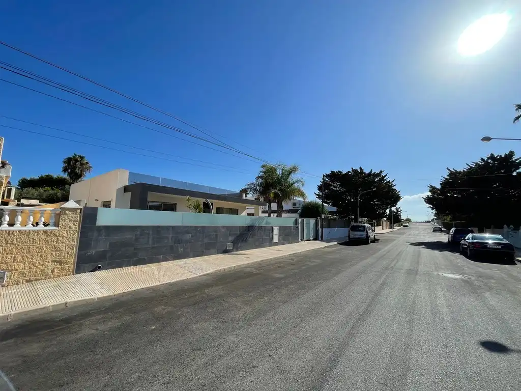 Vista exterior de Casa o chalet en venta en Cartagena con Aire acondicionado, Terraza y Piscina