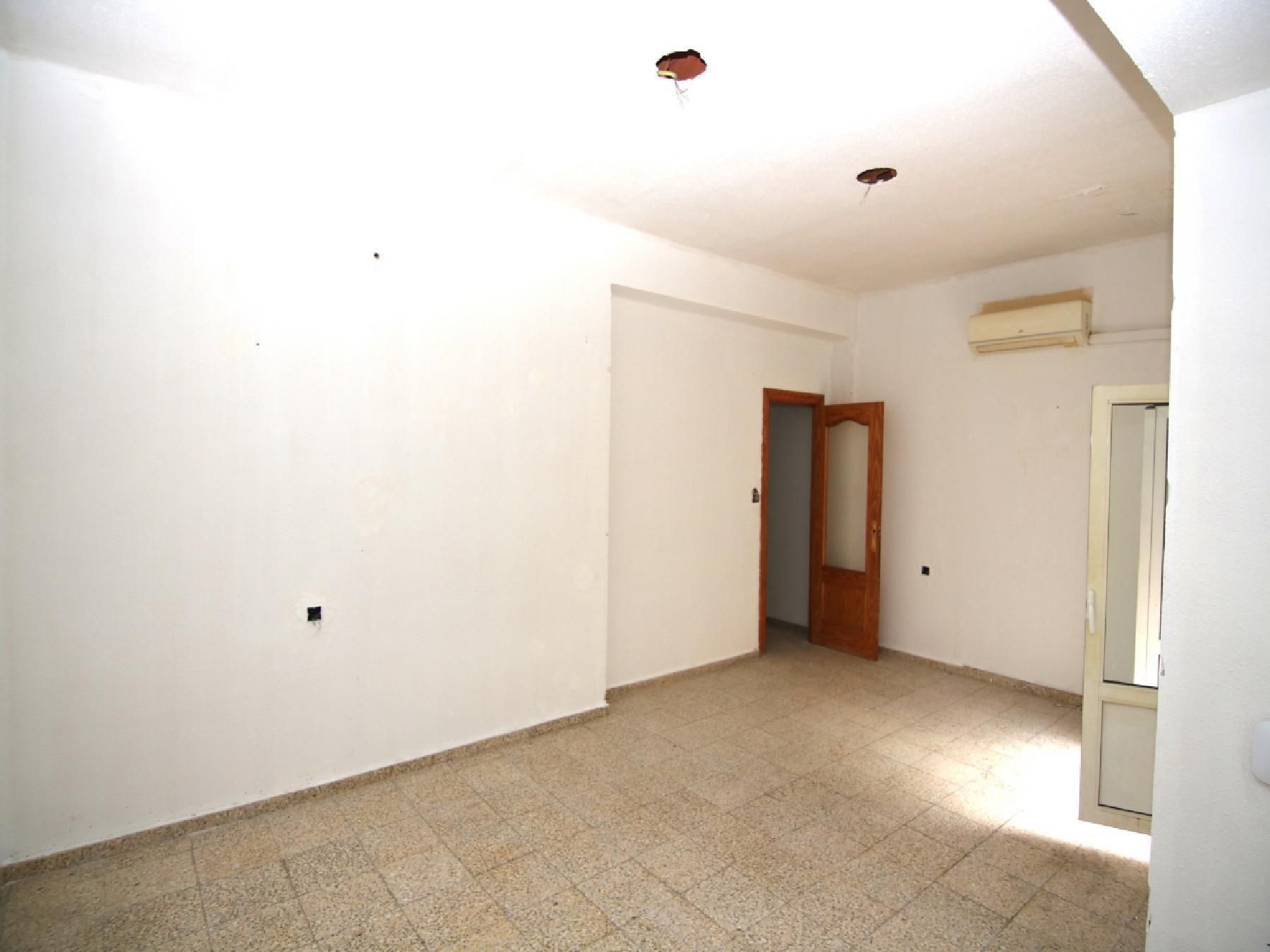 Flat for sale in Sax