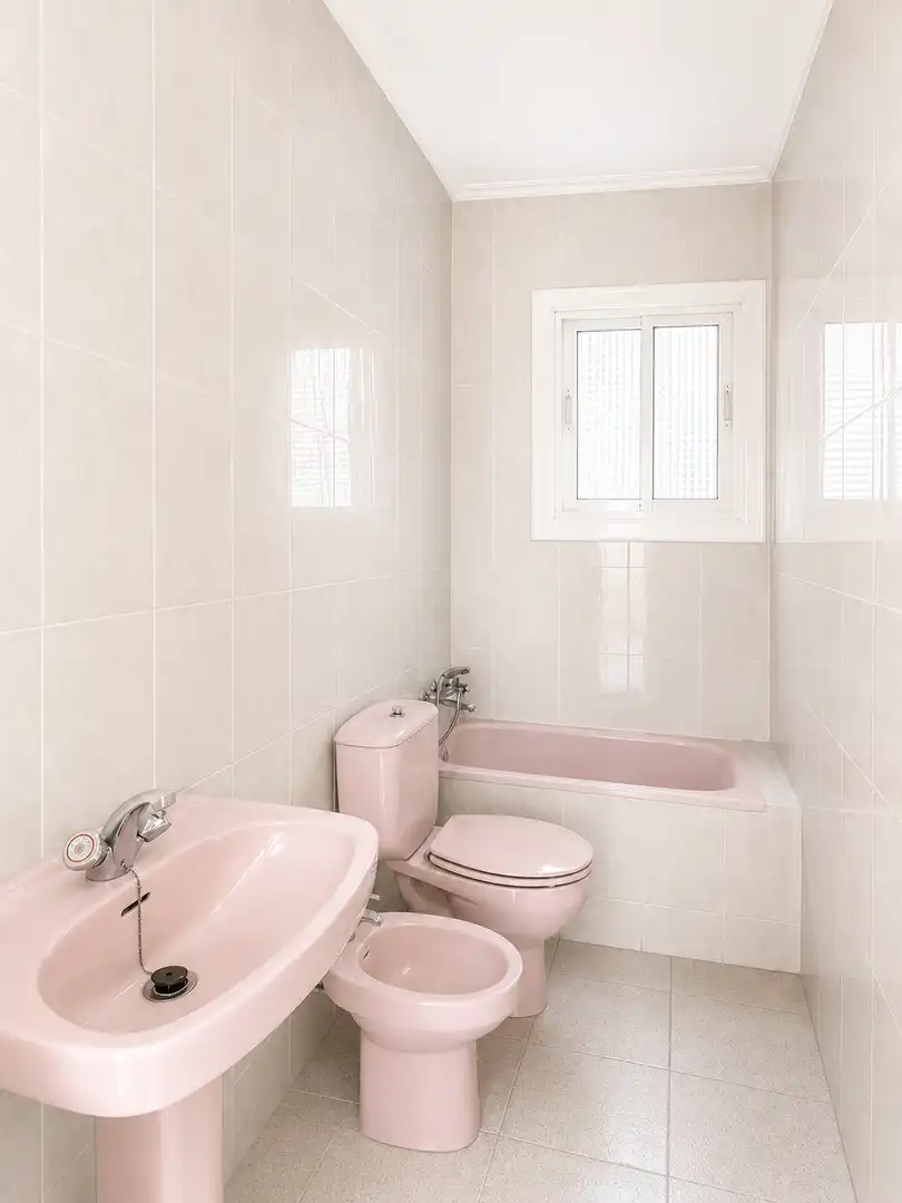 Badezimmer von Wohnung zum Verkauf in Cerdanyola del Vallès mit Balkon