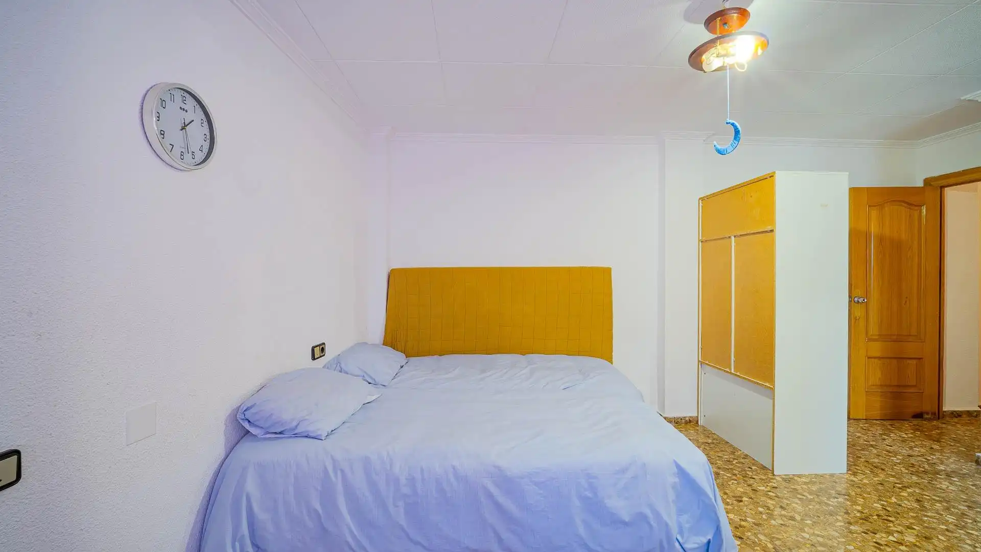 Habitación de Casa adosada en venta en Torrevieja con Jardín privado, Terraza y Amueblado