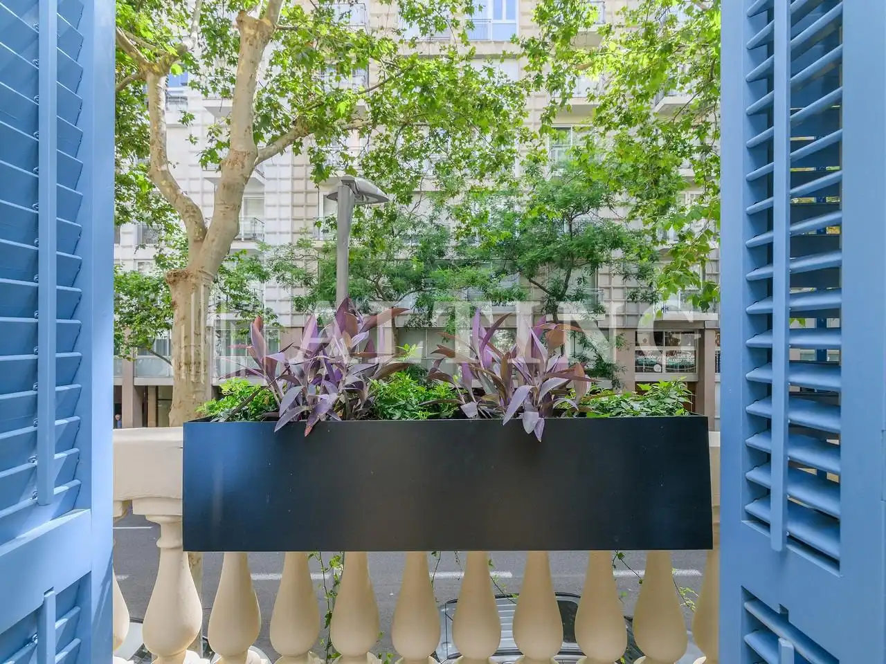 Vista exterior de Pis en venda en Barcelona amb Aire condicionat, Calefacció i Jardí privat