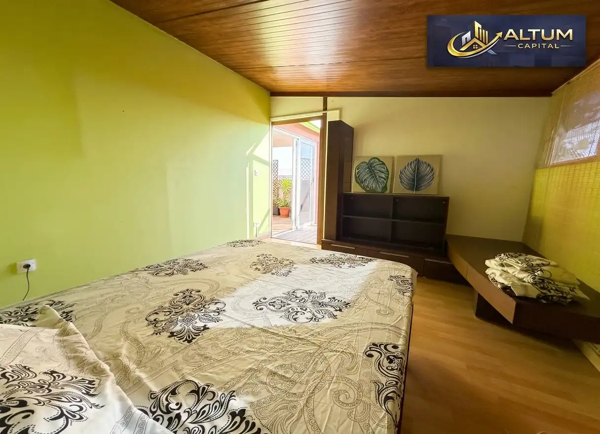 Bedroom of Flat for sale in Arona  with TV and Alarm