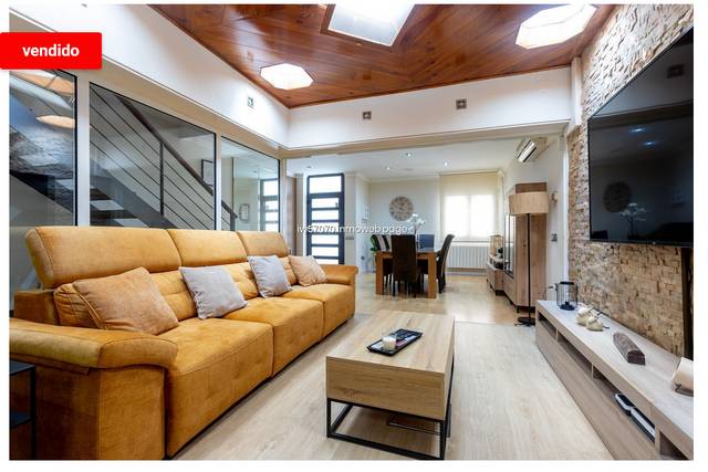 Casa adosada en Venta en Centre