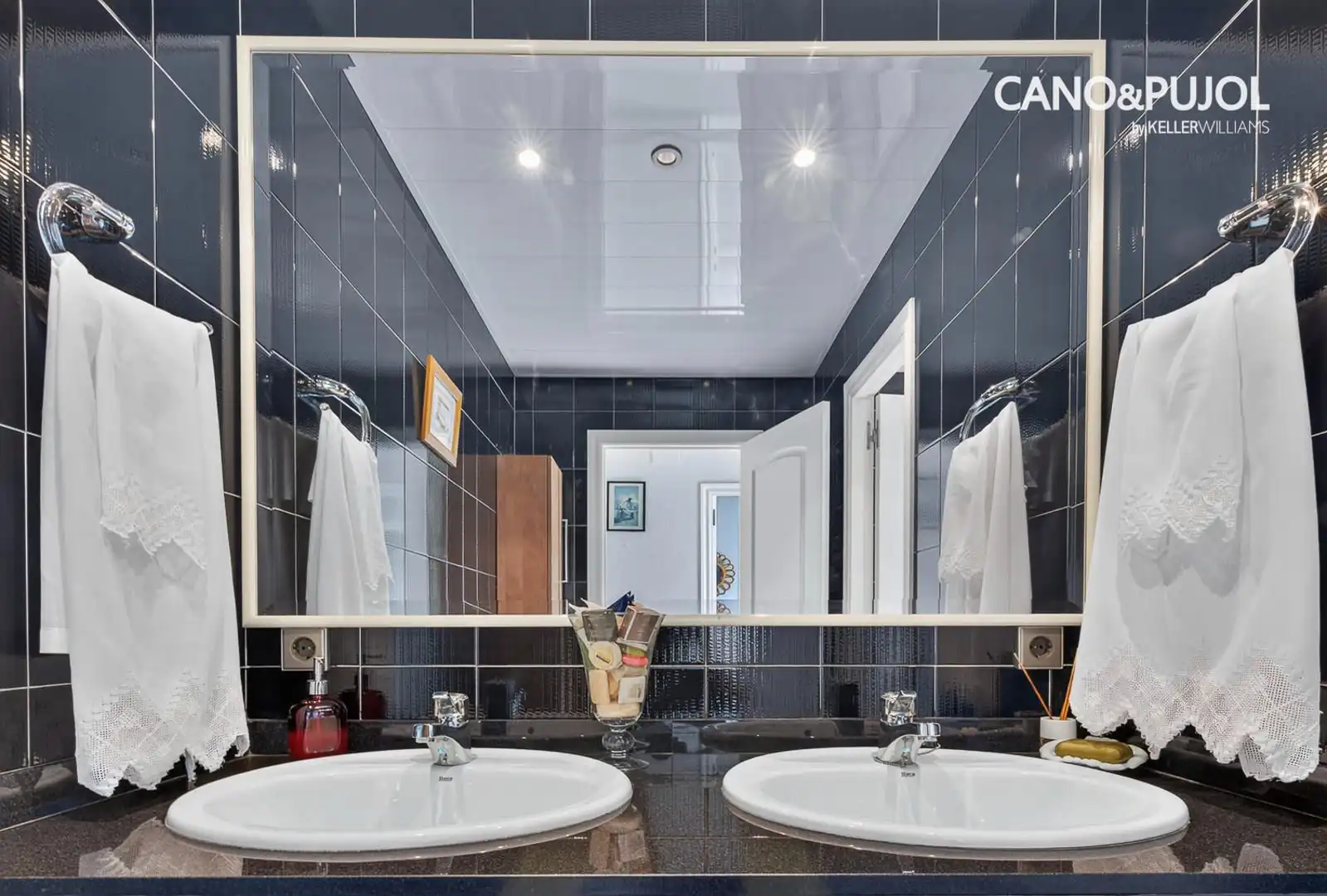 Bathroom of Houses for sale in Ca n'Oriol