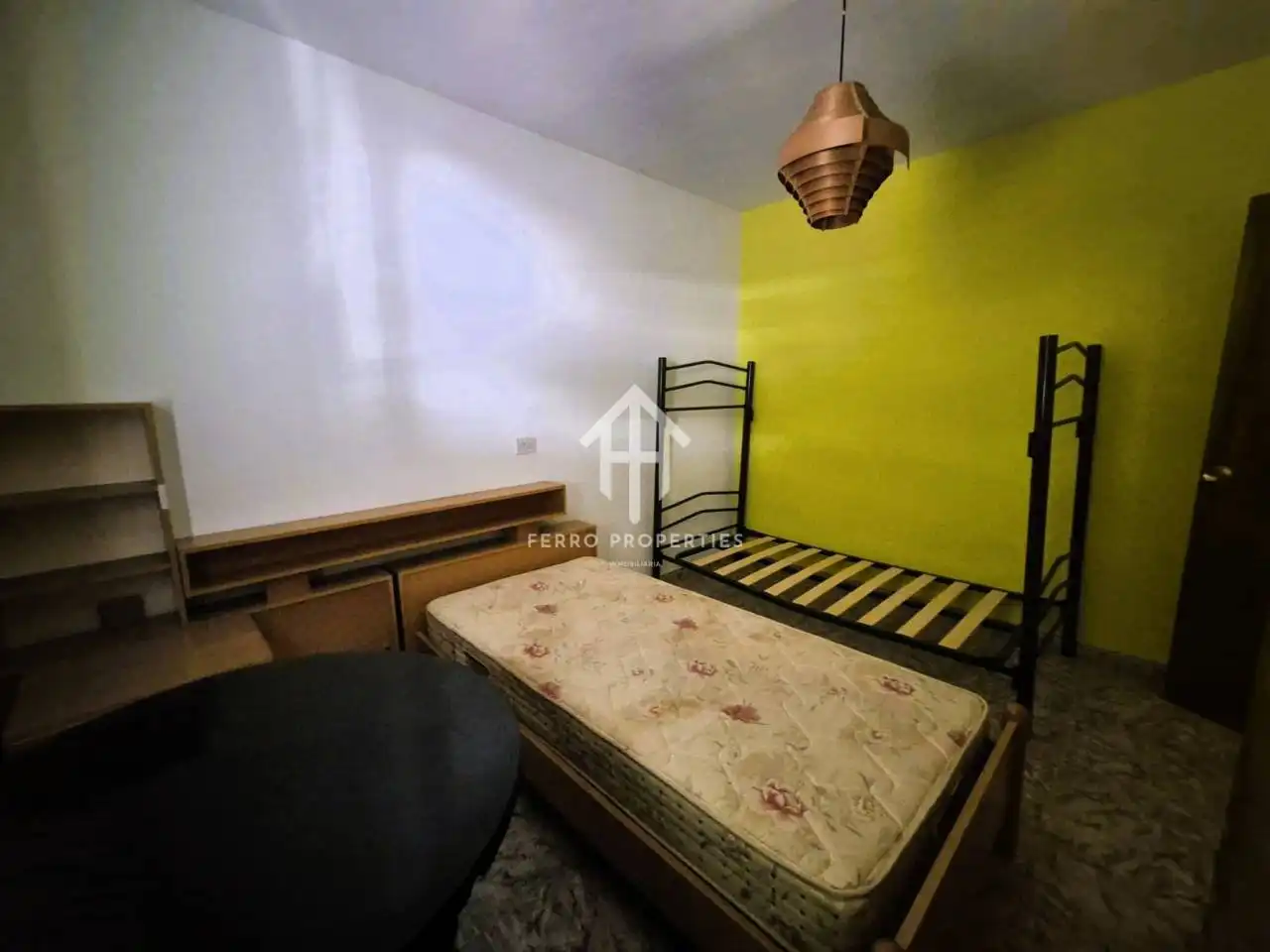 Dormitori de Casa o xalet en venda en Loja amb Jardí privat, Terrassa i Moblat