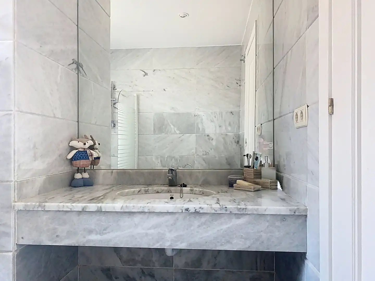 Bany de Casa adosada en venda en Marbella amb Jardí privat, Terrassa i Piscina