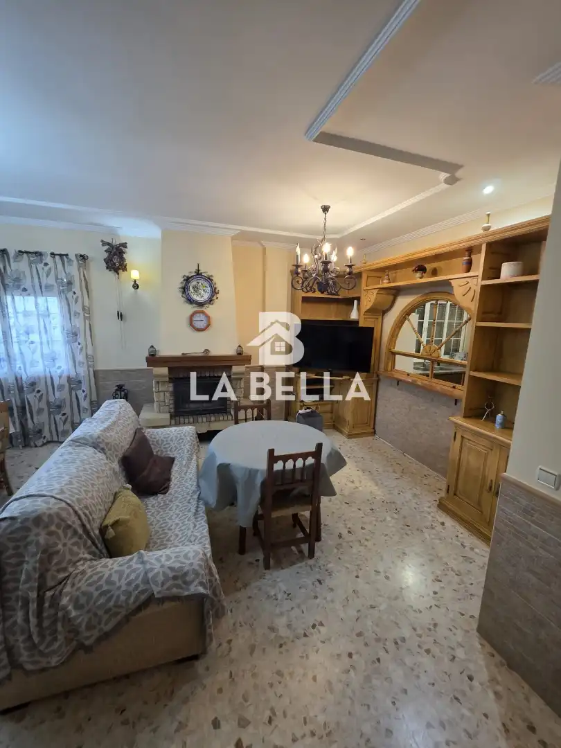 Sala d'estar de Casa o xalet en venda en Sevilla amb Aire condicionat, Jardí privat i Traster
