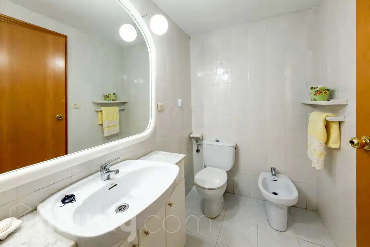 Bathroom of Detached homes for rent in Benicasim / Benicàssim  with Air Conditioner, Heating and Terrace