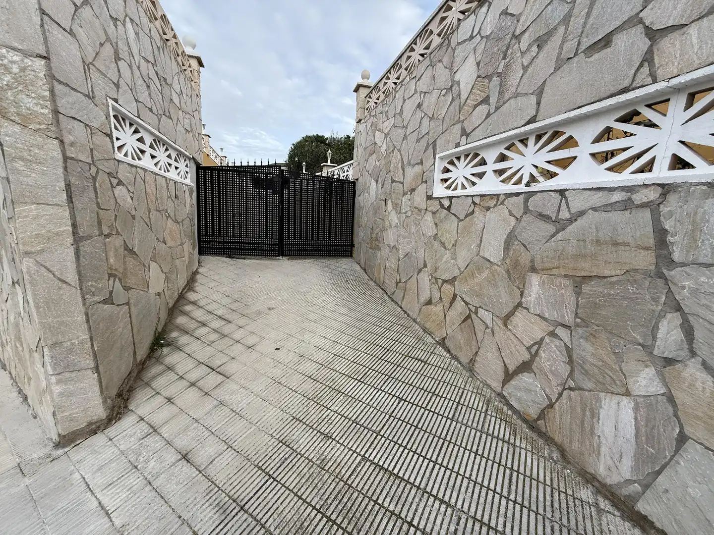 Vista exterior de Casa o chalet en venta en La Bisbal del Penedès con Jardín privado y Piscina