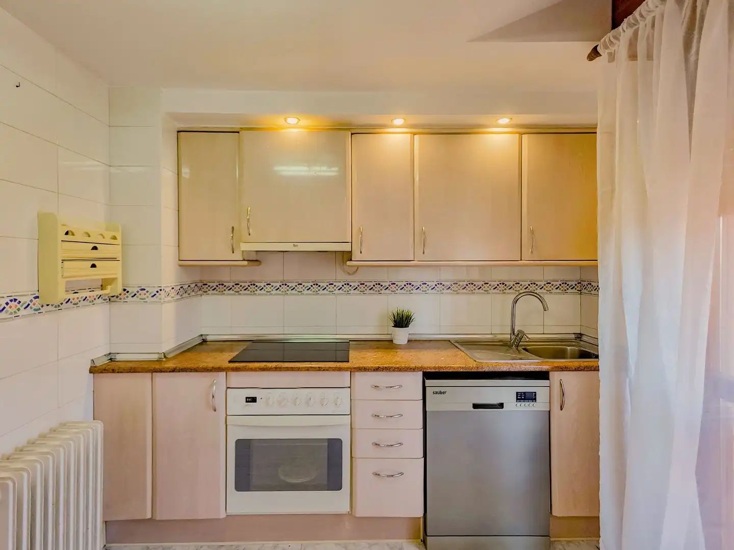 Cocina de Piso en venta en  Logroño con Calefacción, Trastero y Piscina comunitaria
