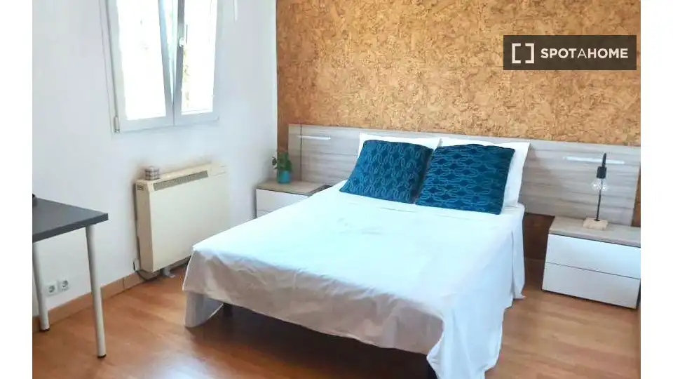 Bedroom of Flat for share in Madrid  with Air Conditioner, Heating and Internet