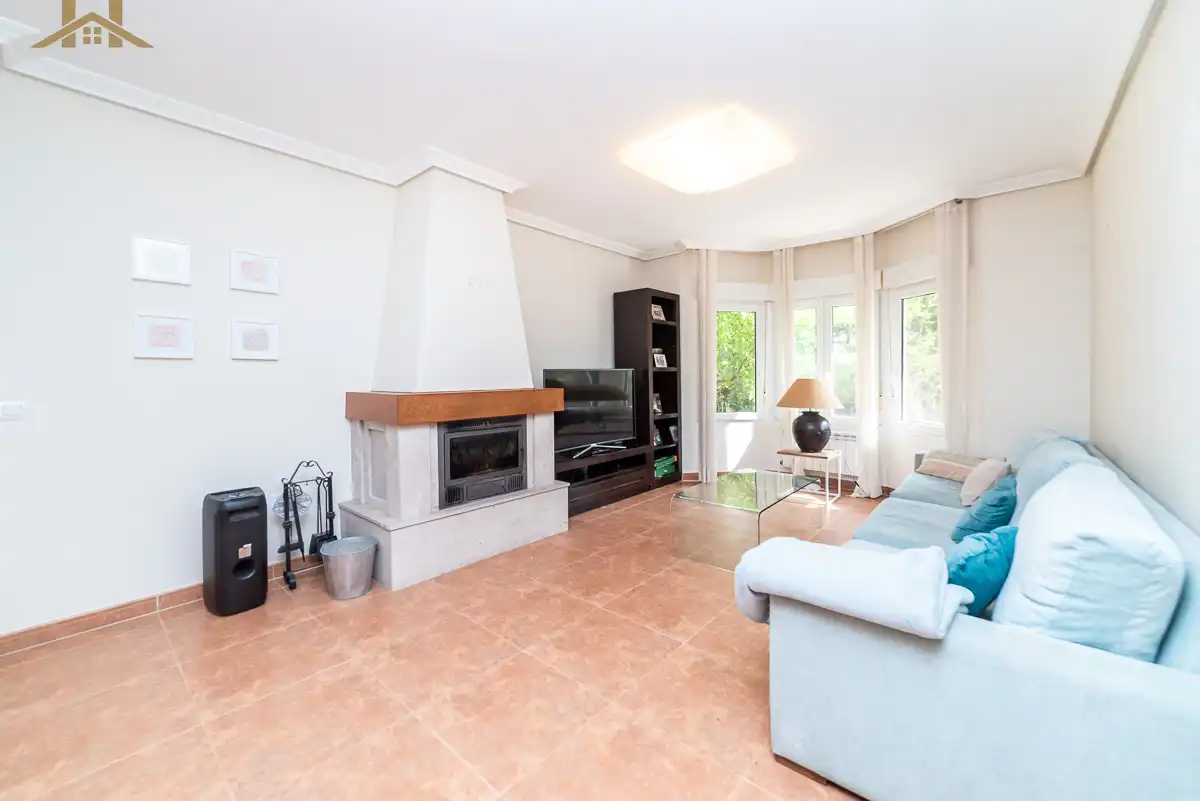 Sala de estar de Casa o chalet en venta en Valdemorillo con Calefacción, Jardín privado y Terraza