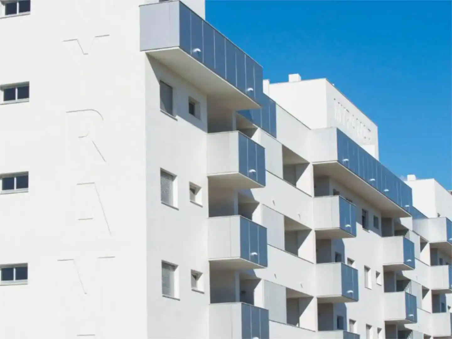 Vista exterior de Pis en venda en Fuengirola amb Aire condicionat, Jardí privat i Parquet