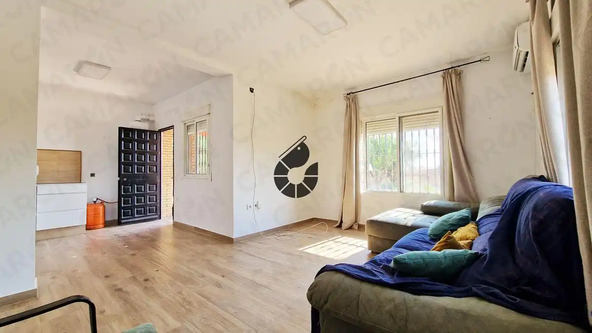 Casa con piscina en venta en Palomares del Río, imagen 2