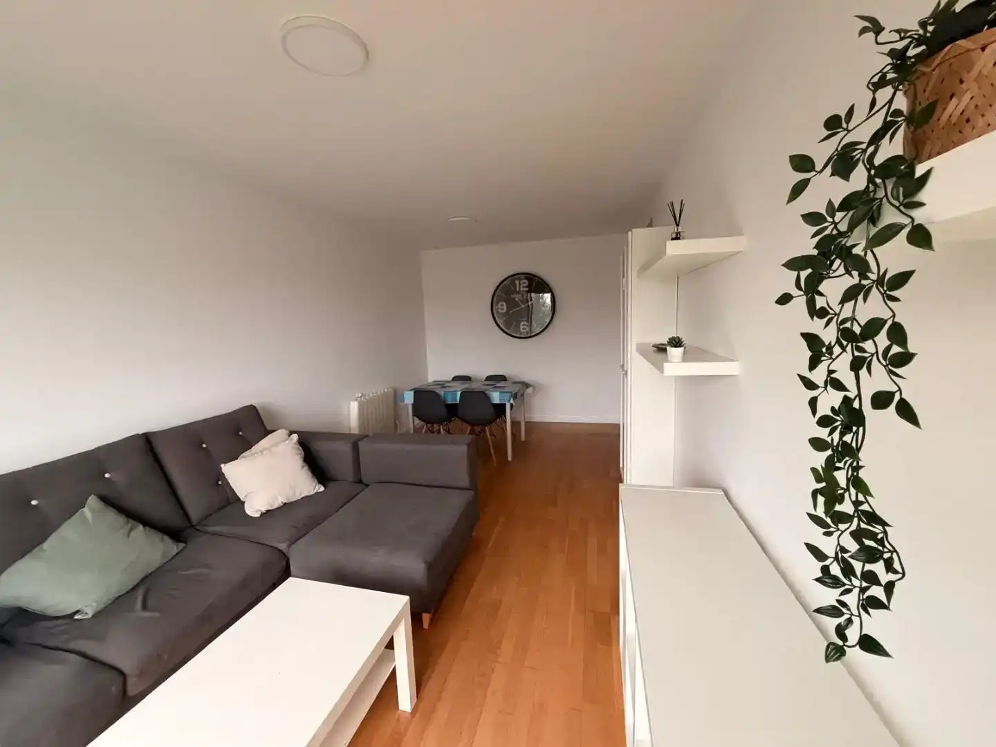 Sala d'estar de Pis de lloguer en Ares amb Parquet, Piscina i Moblat