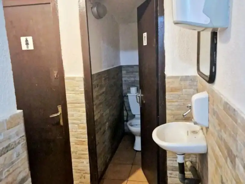 Local comercial en venda a Carrer de Frank Marshall 1, imagen 3
