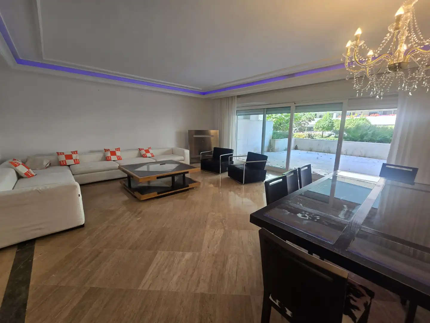 Sala d'estar de Apartament en venda en Marbella amb Aire condicionat, Calefacció i Jardí privat