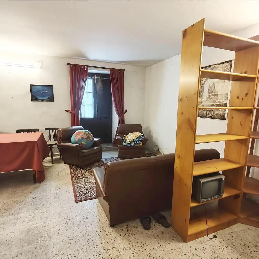 Sala de estar de Edificio en venta en Oviedo 