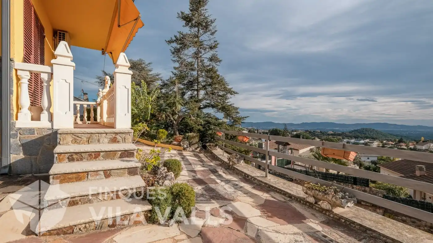 Vista exterior de Casa o xalet en venda en Caldes de Montbui amb Calefacció, Jardí privat i Terrassa