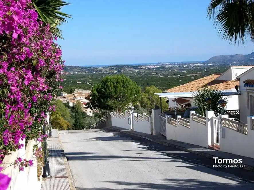 Vista exterior de Casa o xalet en venda en Tormos amb Terrassa
