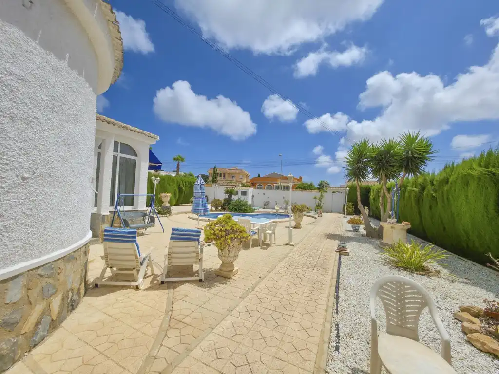 Vista exterior de Casa o chalet en venta en Torrevieja con Aire acondicionado, Jardín privado y Amueblado