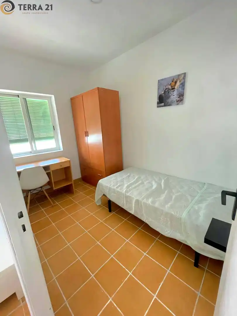 Habitación de Piso de alquiler en Jaén con Amueblado y Balcón