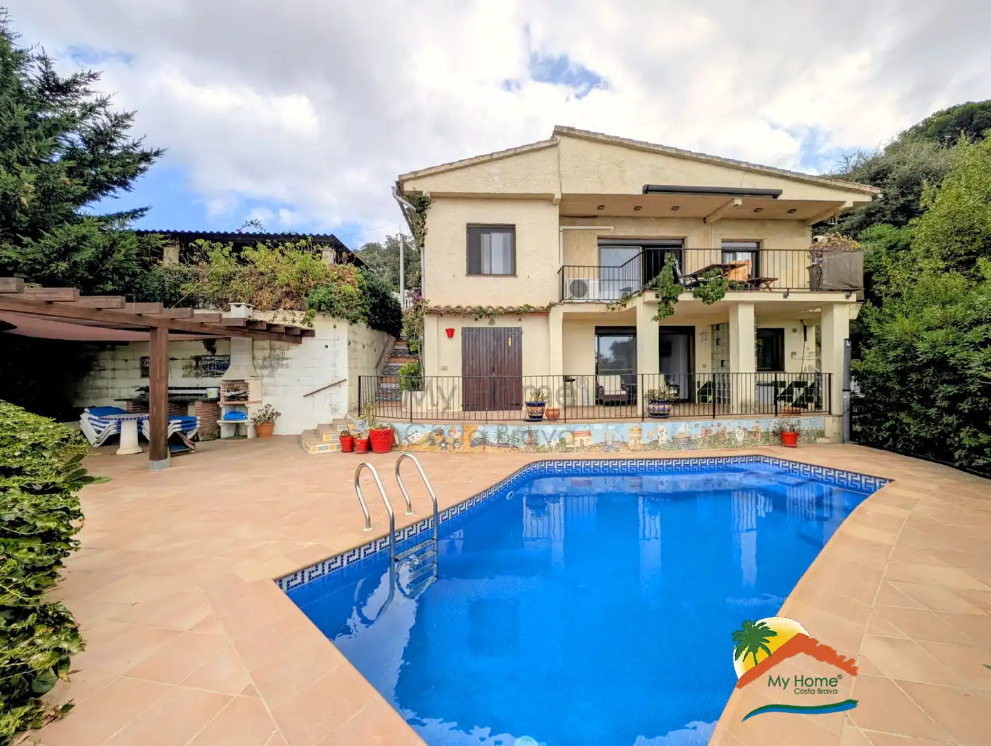 Casa amb piscina en venda a Serra Brava