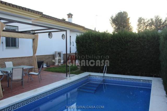 Casa-chalet en Venta en Carmona