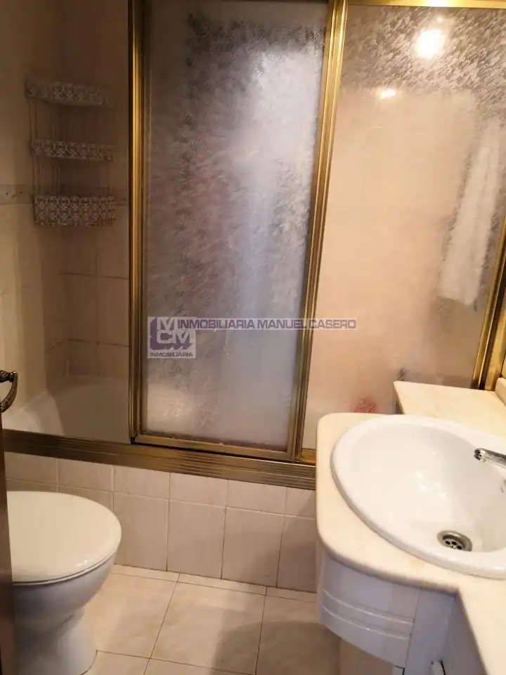 Baño de Piso de alquiler en Cáceres con Aire acondicionado, Calefacción y Terraza