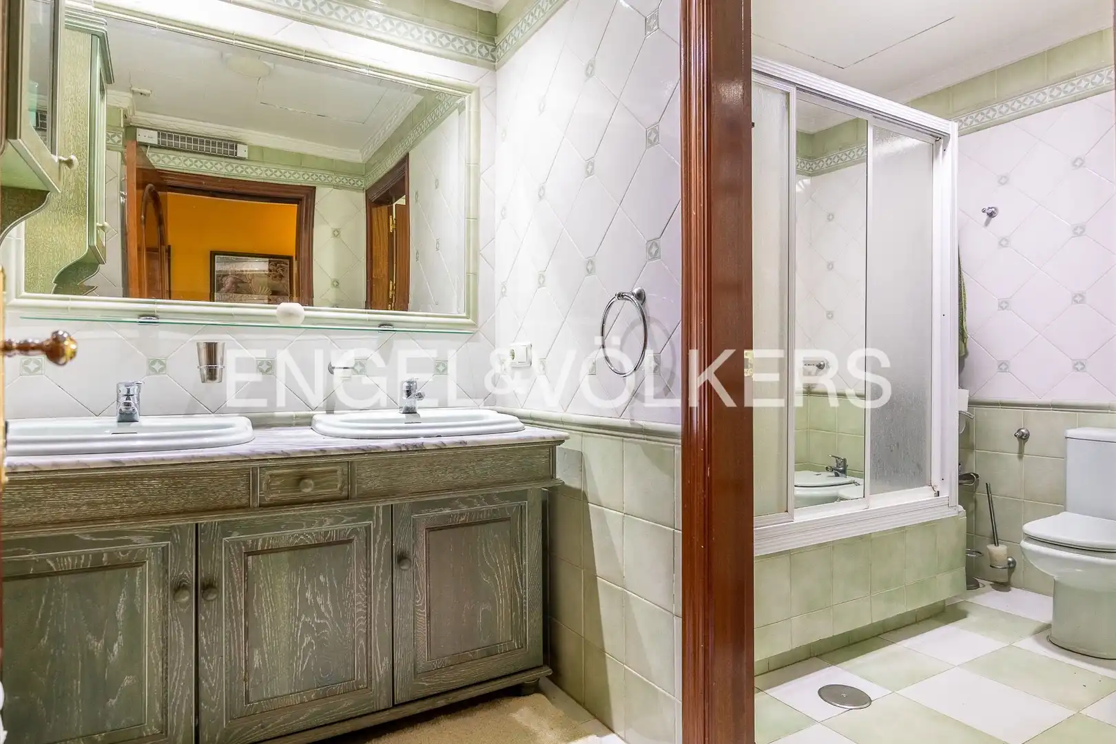 Bathroom of Houses for sale in Sevilla  with Air Conditioner, Heating and Private garden