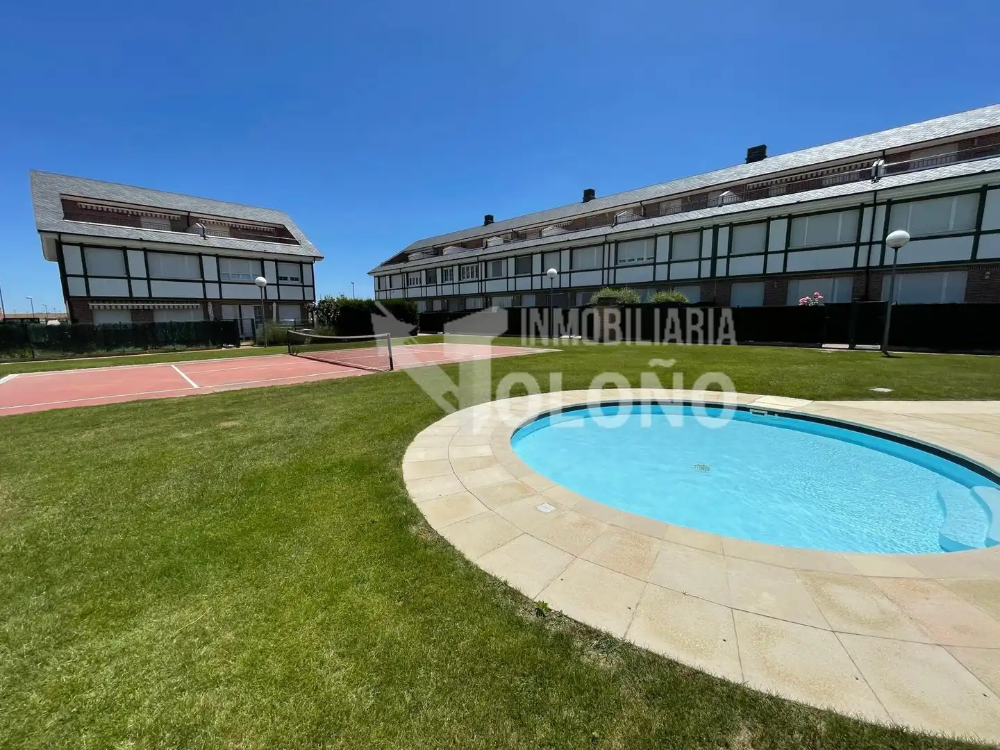 Vista exterior de Dúplex en venta en Castañares de Rioja con Calefacción, Parquet y Terraza