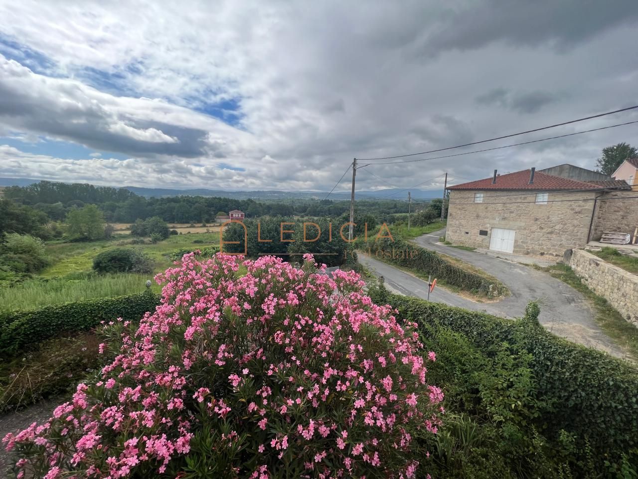 Country house for sale in Pantón