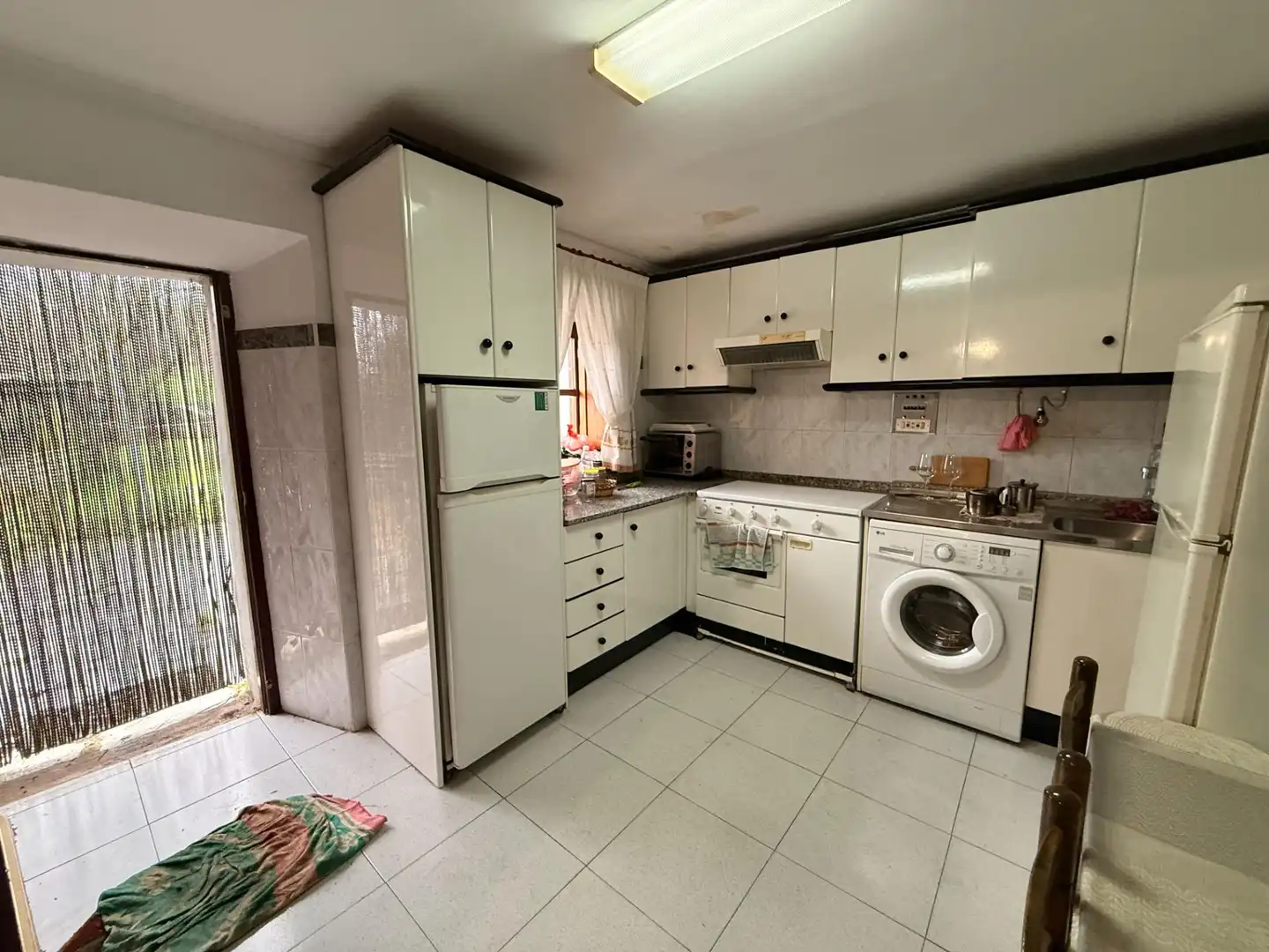 Küche von Einfamilien-Reihenhaus zum Verkauf in Rasines mit Privatgarten, Terrasse und Abstellraum