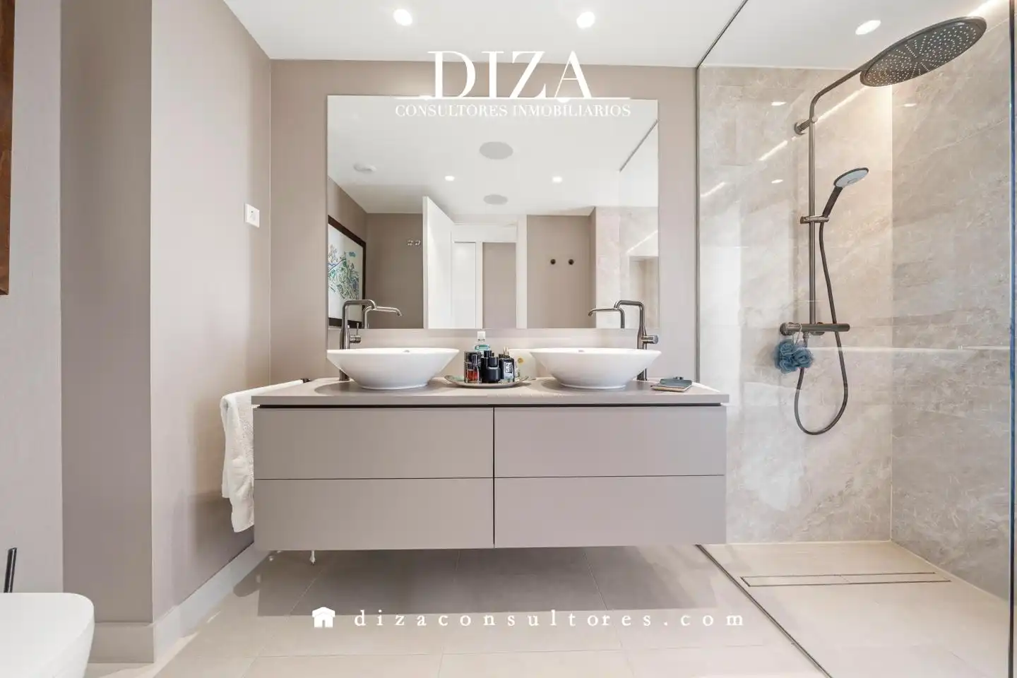 Bathroom of Houses for sale in Las Rozas de Madrid  with Air Conditioner, Heating and Private garden