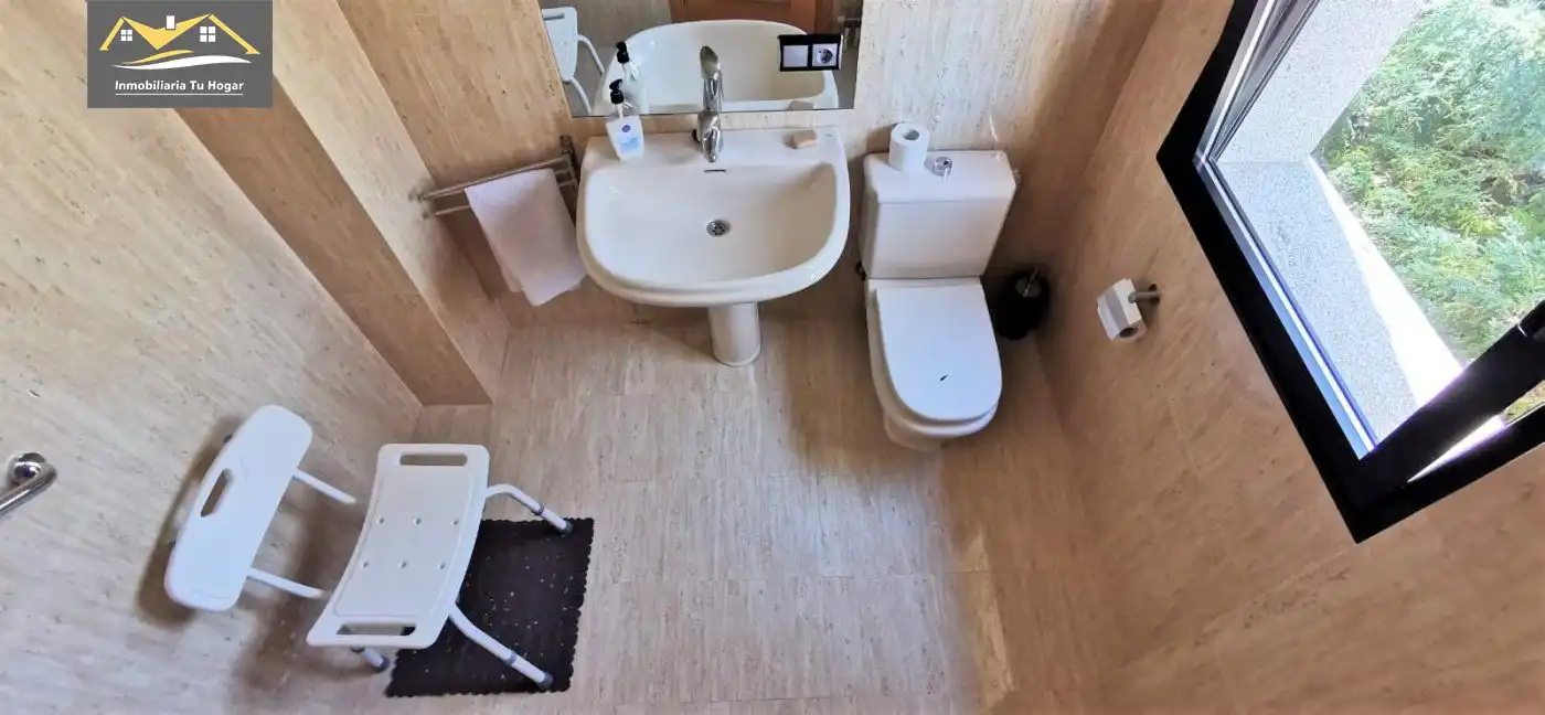 Baño de Casa o chalet en venta en A Pobra de Trives  con Calefacción, Terraza y Trastero