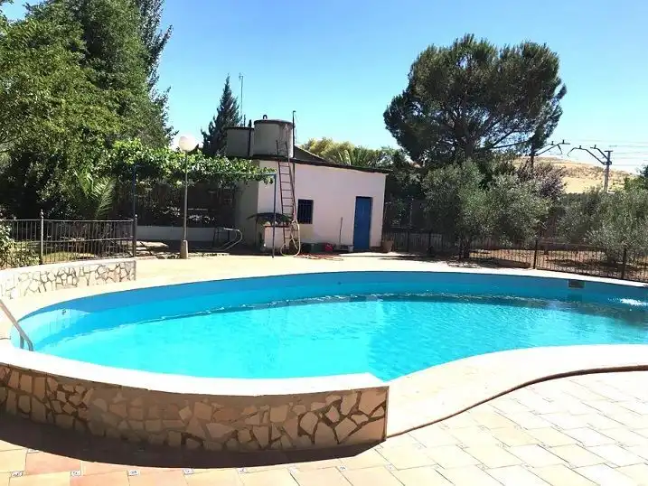 Casa rústica amb piscina en venda a Valdepeñas