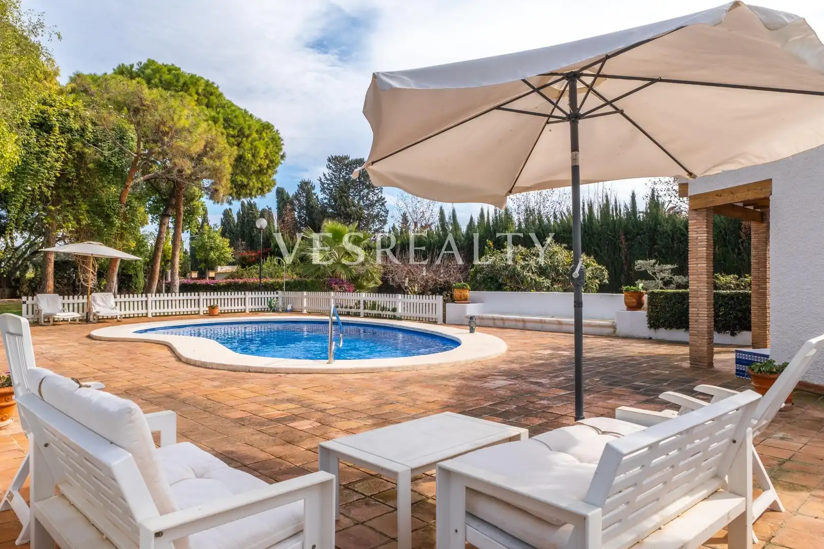 Vista exterior de Casa o xalet en venda en Alicante / Alacant amb Calefacció, Jardí privat i Terrassa