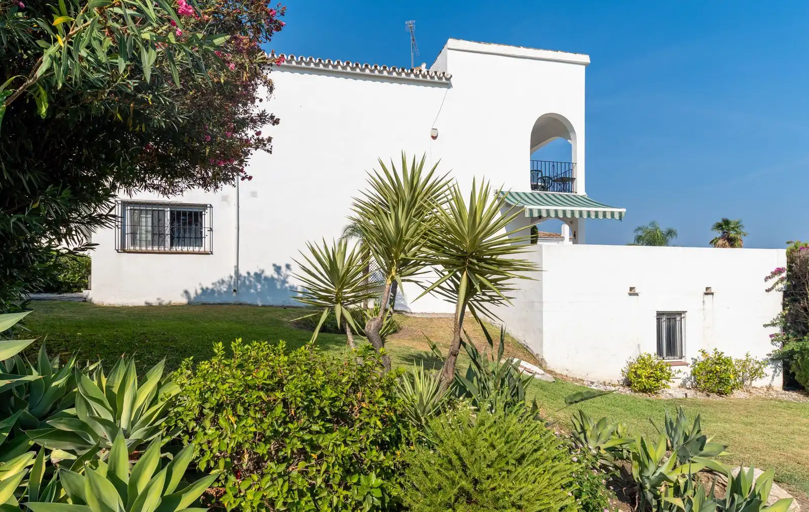 Jardín de Piso en venta en Estepona con Aire acondicionado, Terraza y Amueblado