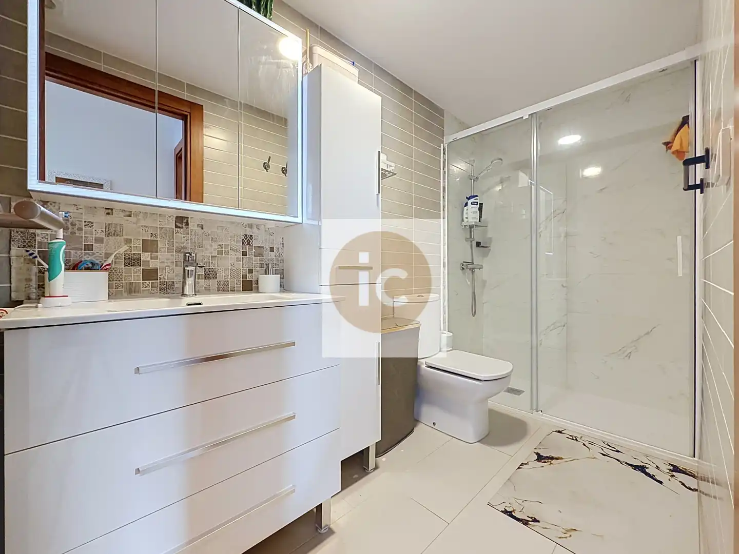 Bathroom of Attic for sale in L'Estartit  with Air Conditioner, Heating and Furnished