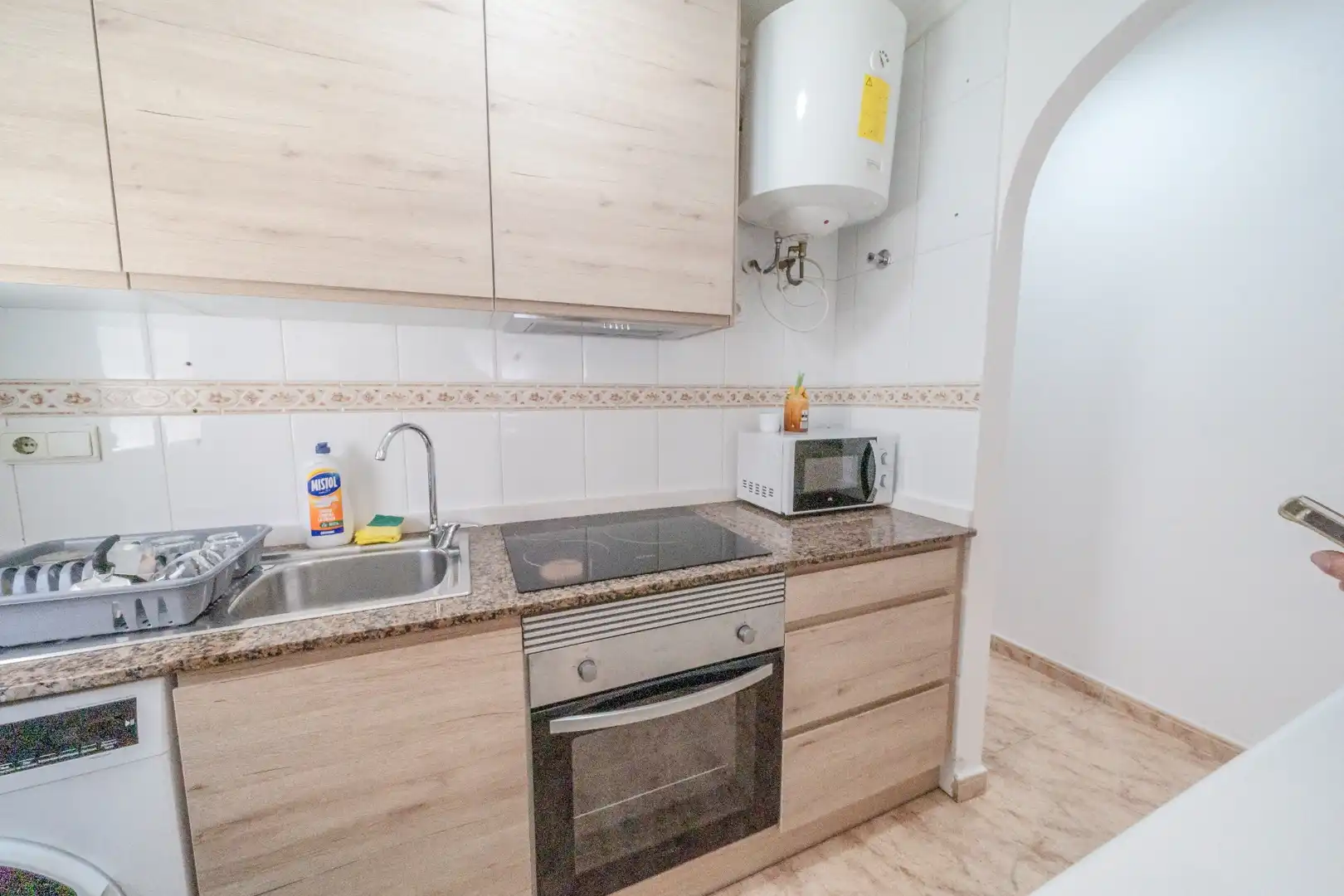 Cocina de Apartamento de alquiler en Torrevieja con Aire acondicionado, Terraza y Piscina