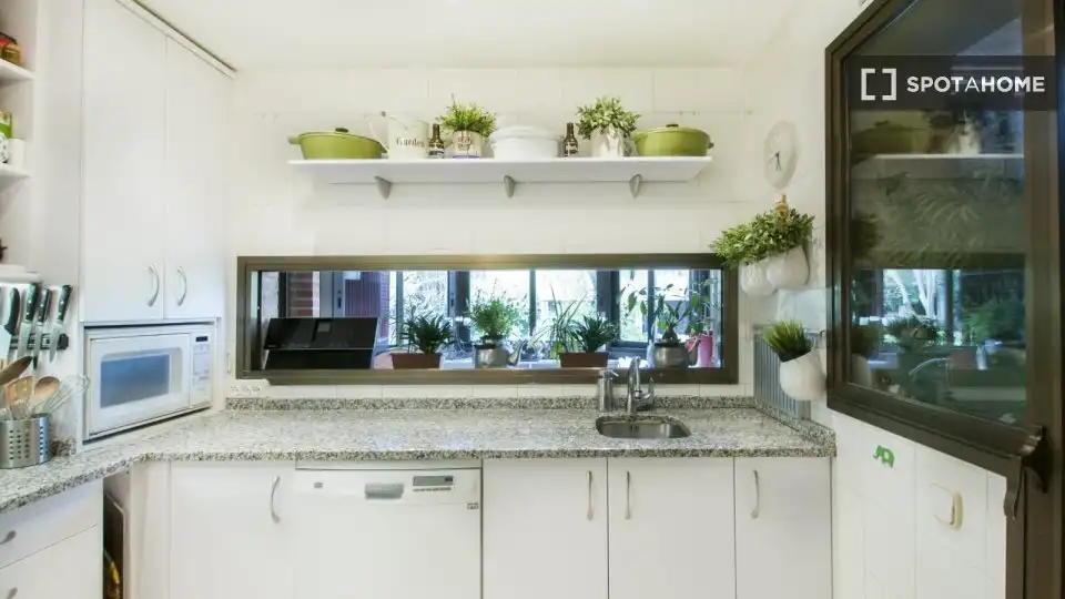 Cocina de Piso de alquiler en Madrid con Aire acondicionado, Calefacción y Amueblado