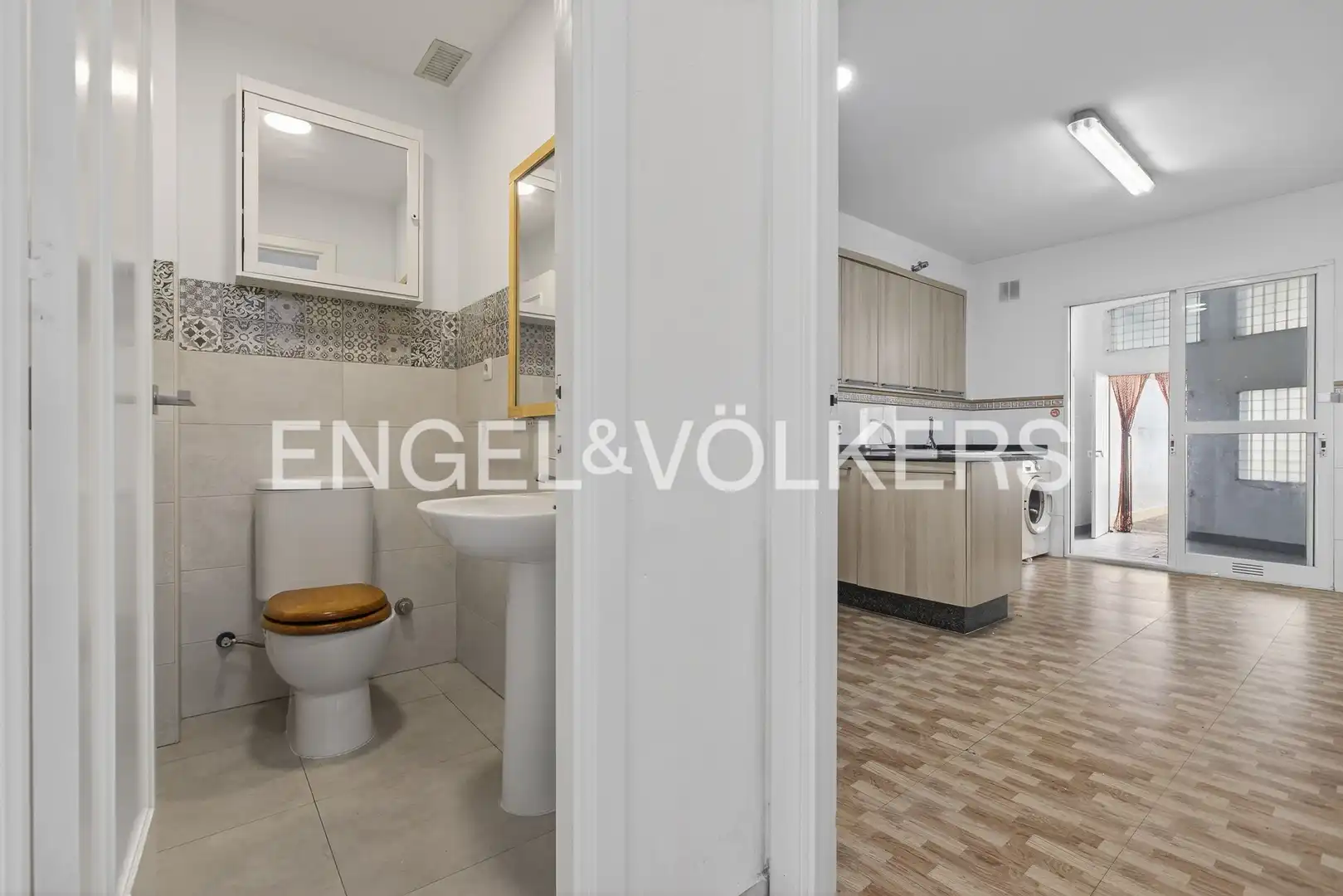 Bathroom of Houses for sale in Tomares  with Air Conditioner, Heating and Private garden