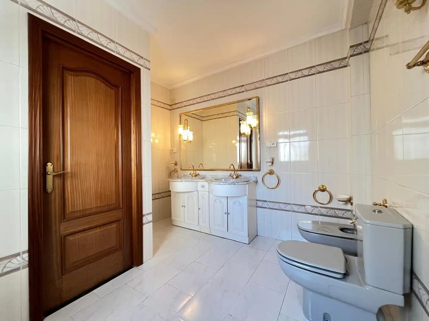 Badezimmer von Haus oder Chalet zum Verkauf in Dos Hermanas mit Terrasse, Abstellraum und Balkon