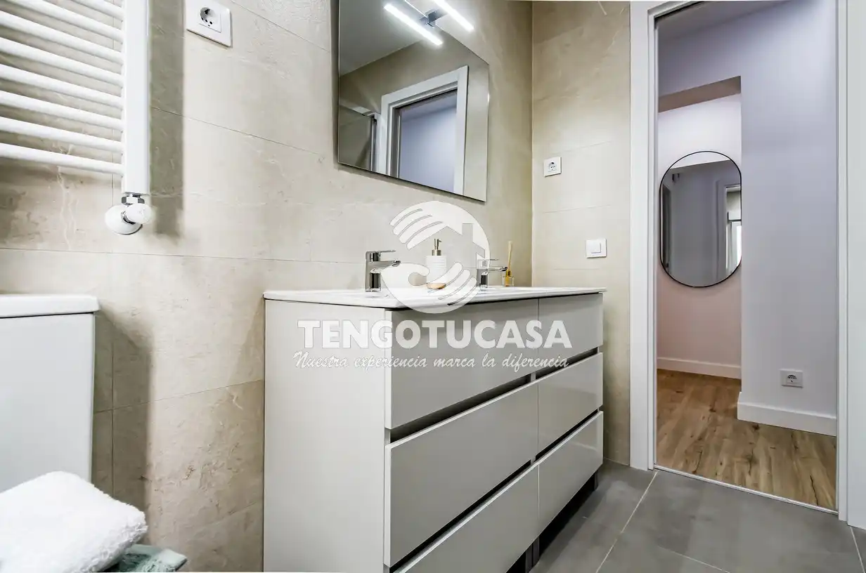 Bathroom of Flat for sale in Madrid  with Air Conditioner, Heating and Furnished