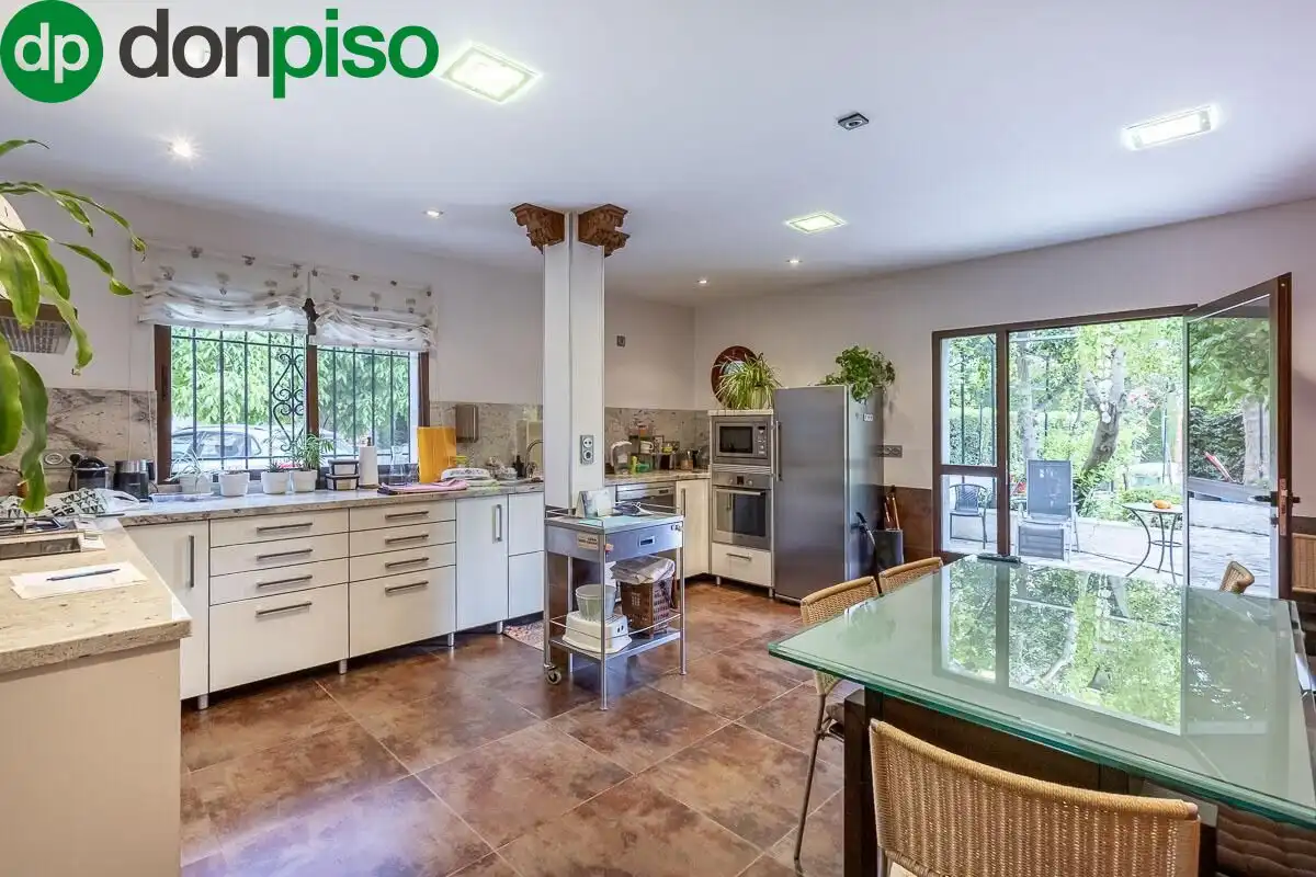 Detached house with pool for sale in Calle del Albaricoque 3, imagen 13