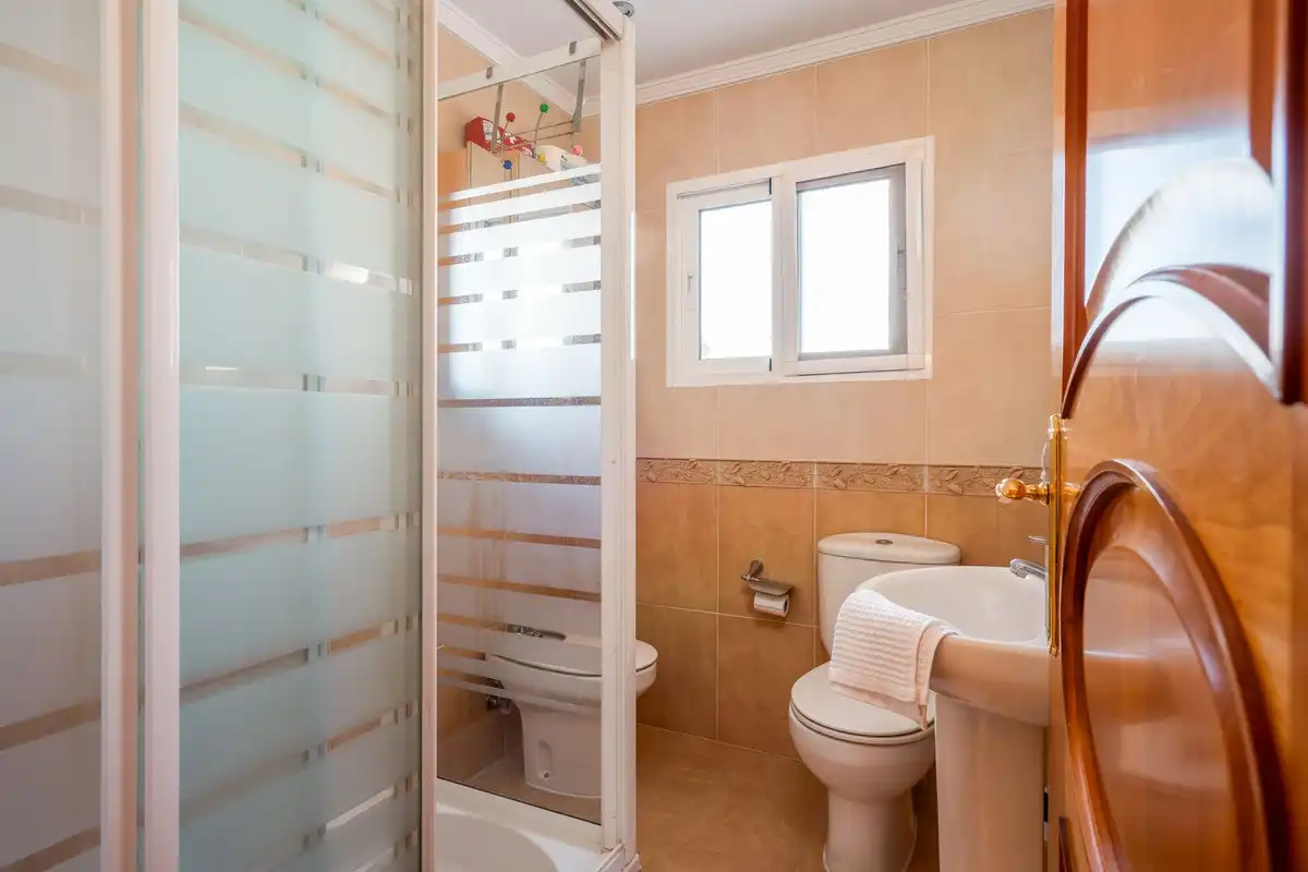Baño de Apartamento en venta en Fuengirola con Aire acondicionado, Calefacción y Terraza